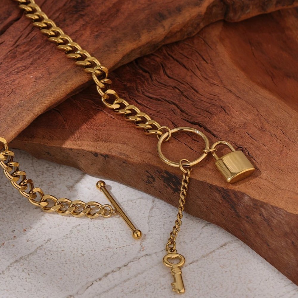 NEW 18K Gold Plated Lock Key Toggle Circle Bar Chunky Link Chain Necklace - Picture 5 of 5
